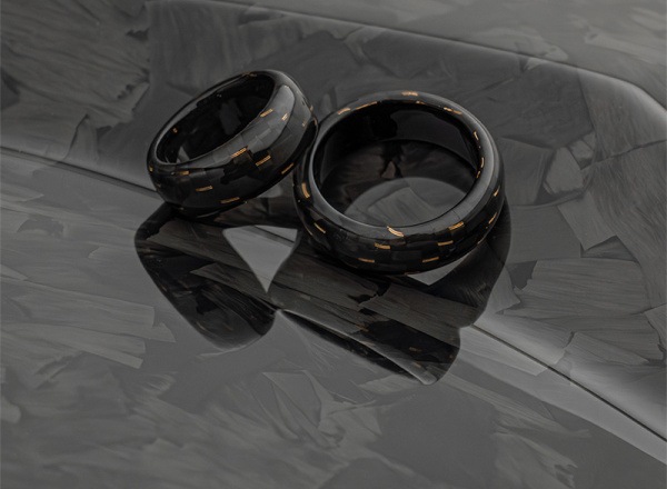 carbon ring with gold detail 18 mm